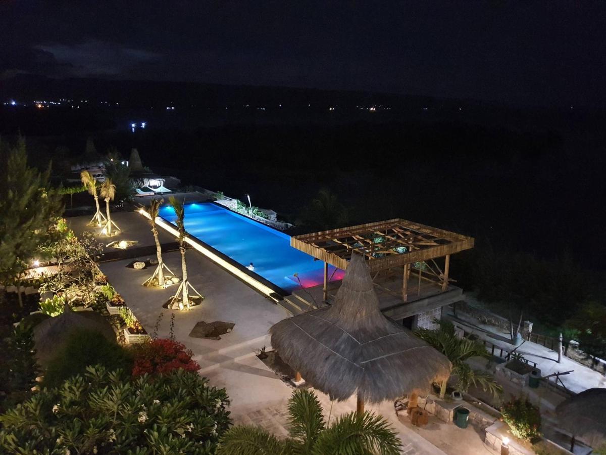 Padadita Beach Hotel Waingapu Exterior photo