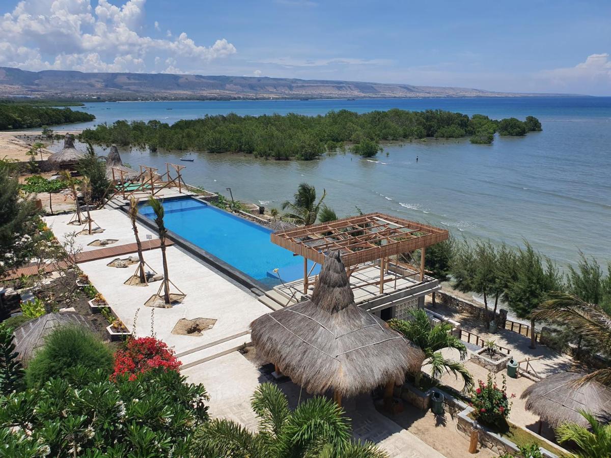 Padadita Beach Hotel Waingapu Exterior photo