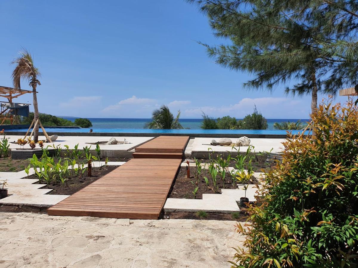 Padadita Beach Hotel Waingapu Exterior photo
