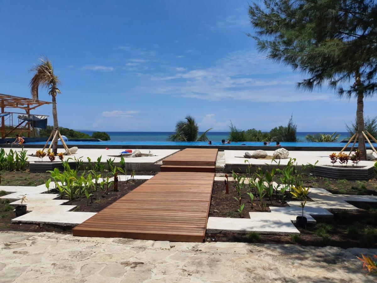 Padadita Beach Hotel Waingapu Exterior photo