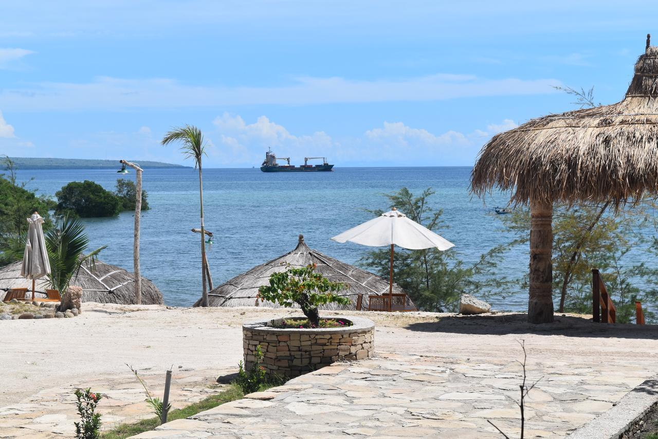 Padadita Beach Hotel Waingapu Exterior photo