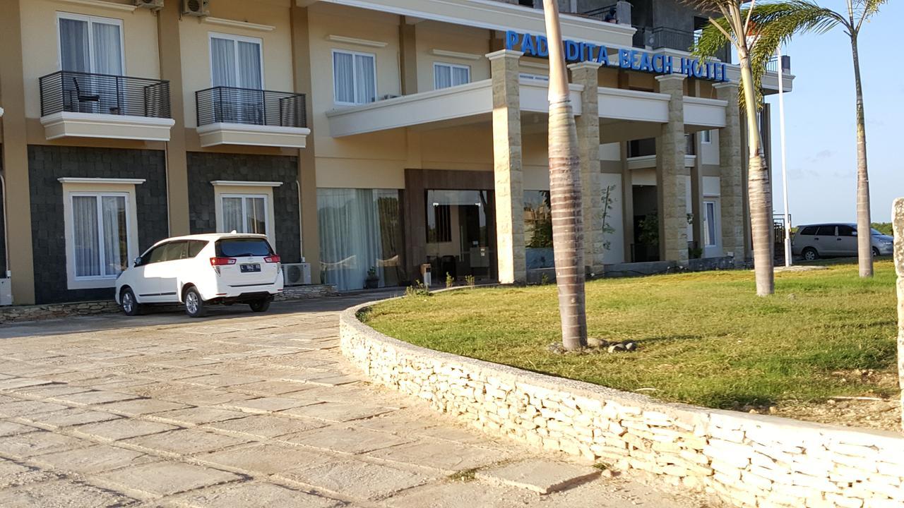 Padadita Beach Hotel Waingapu Exterior photo
