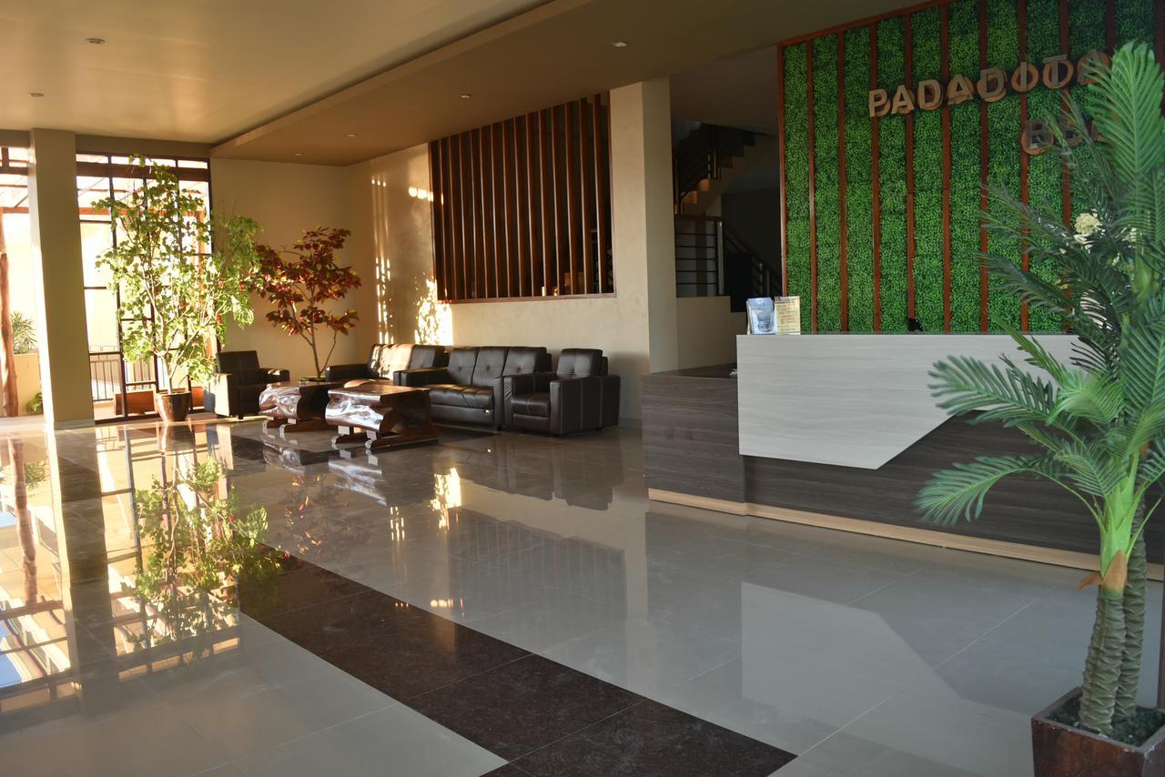 Padadita Beach Hotel Waingapu Exterior photo