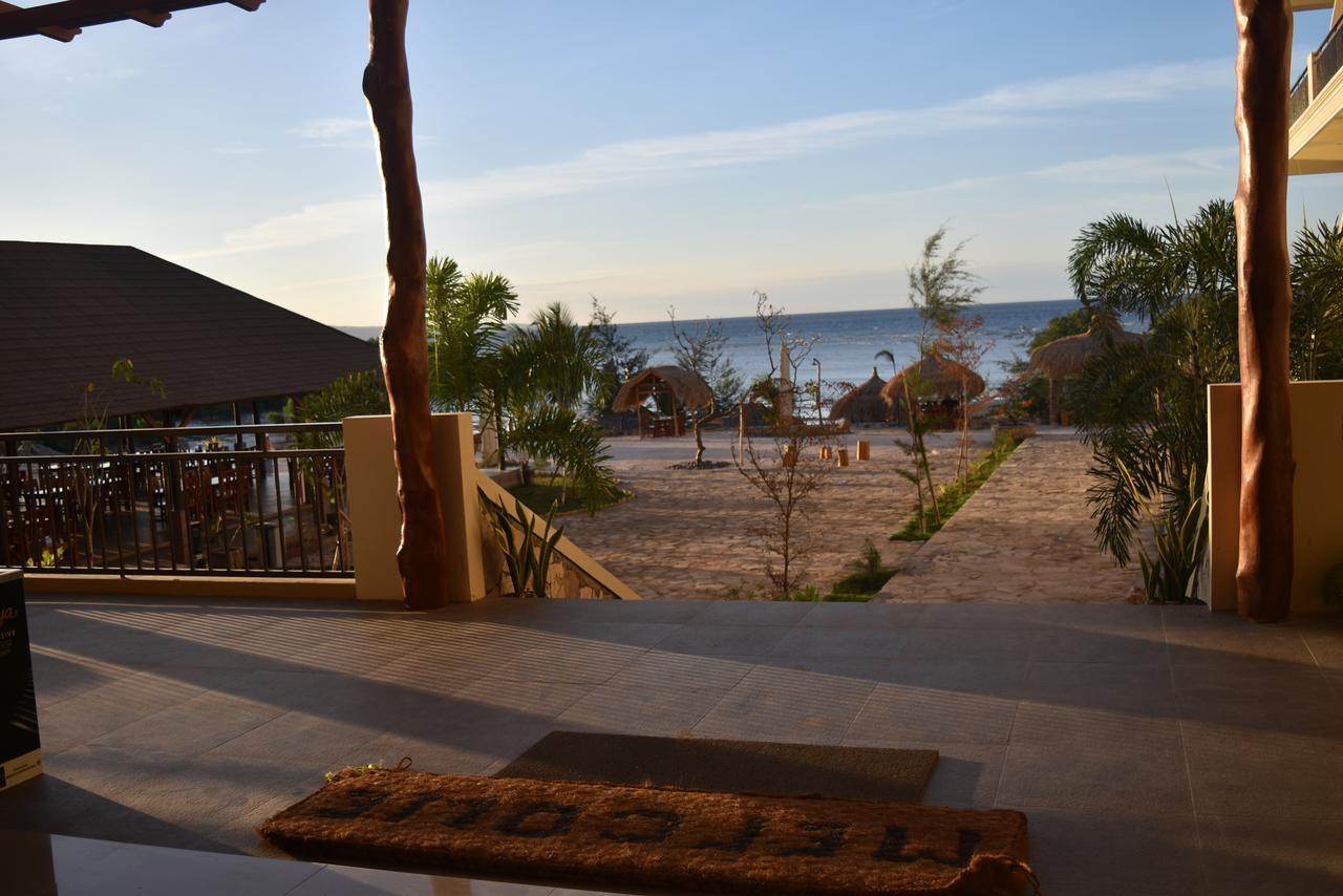 Padadita Beach Hotel Waingapu Exterior photo