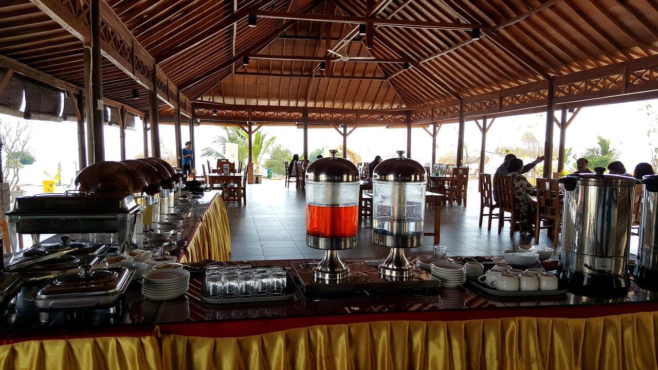 Padadita Beach Hotel Waingapu Exterior photo